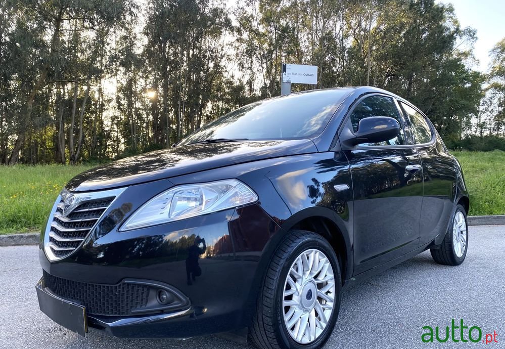 2013' Lancia Ypsilon 1.2 S&S Fashion photo #2