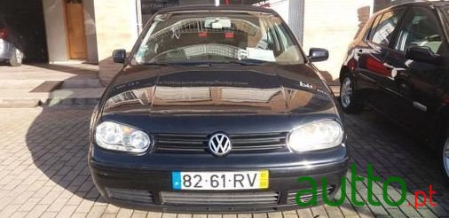 2001' Volkswagen Golf photo #3