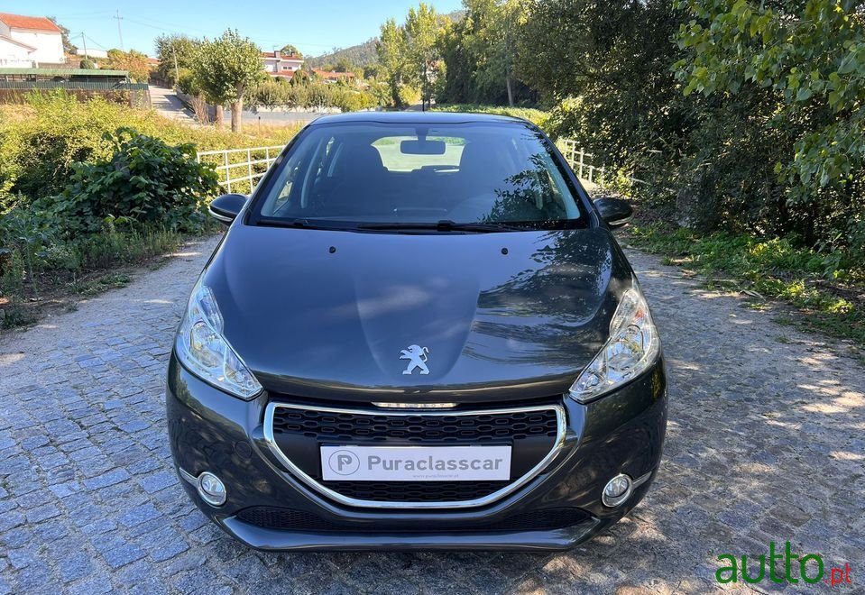 2012' Peugeot 208 photo #3