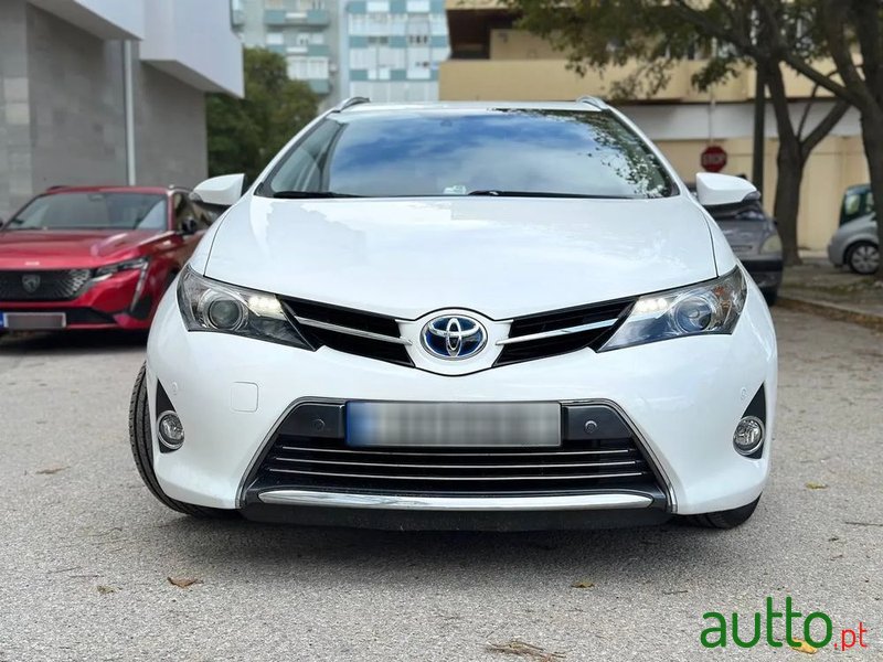 2015' Toyota Auris Touring Sports photo #3