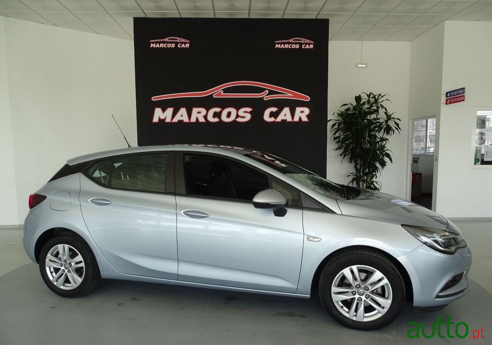 2018' Opel Astra photo #5