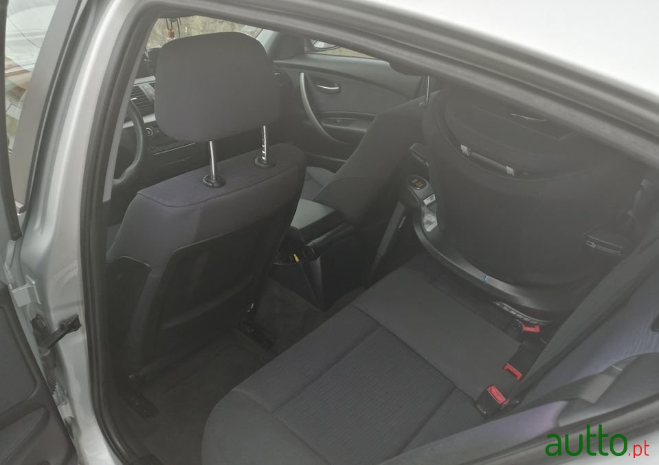 2009' BMW 118 photo #5