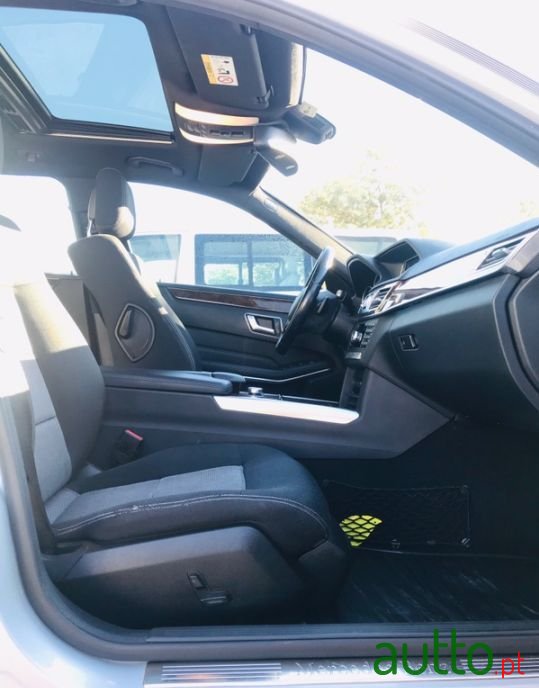 2015' Mercedes-Benz E-220 photo #3