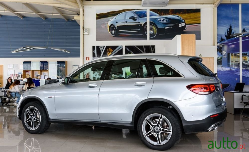 2020' Mercedes-Benz GLC 300 De 4Matic photo #3
