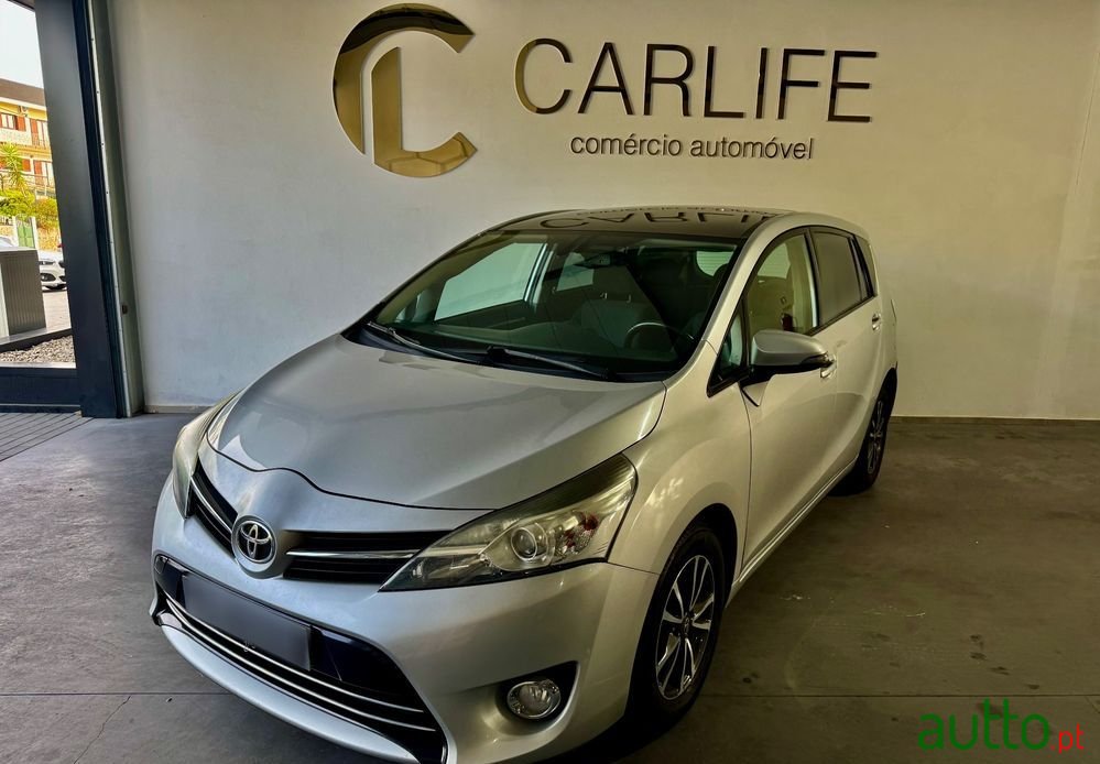 2015' Toyota Verso photo #1