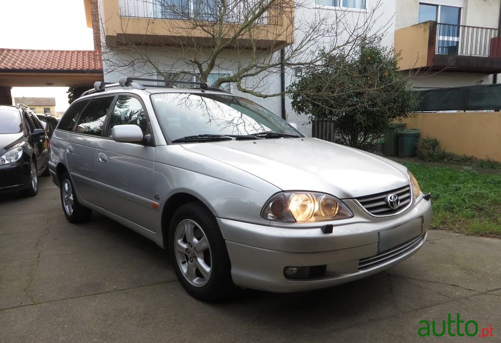 2002' Toyota Avensis Sw photo #5