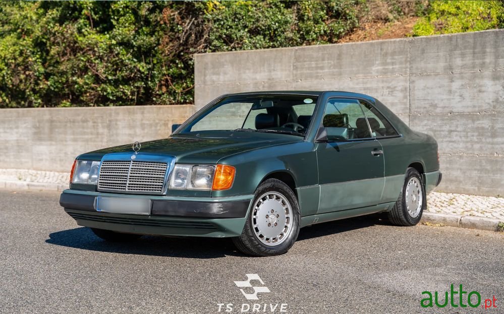 1991' Mercedes-Benz W124 230 Ce photo #1
