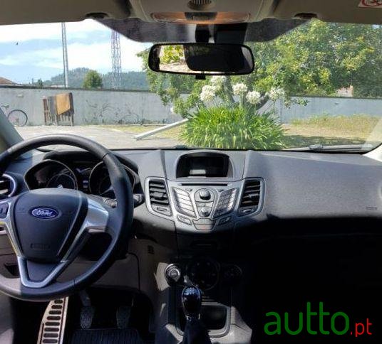 2013' Ford Fiesta Titanium photo #1