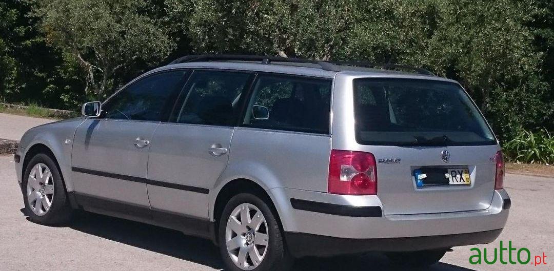 2001' Volkswagen Passat photo #2