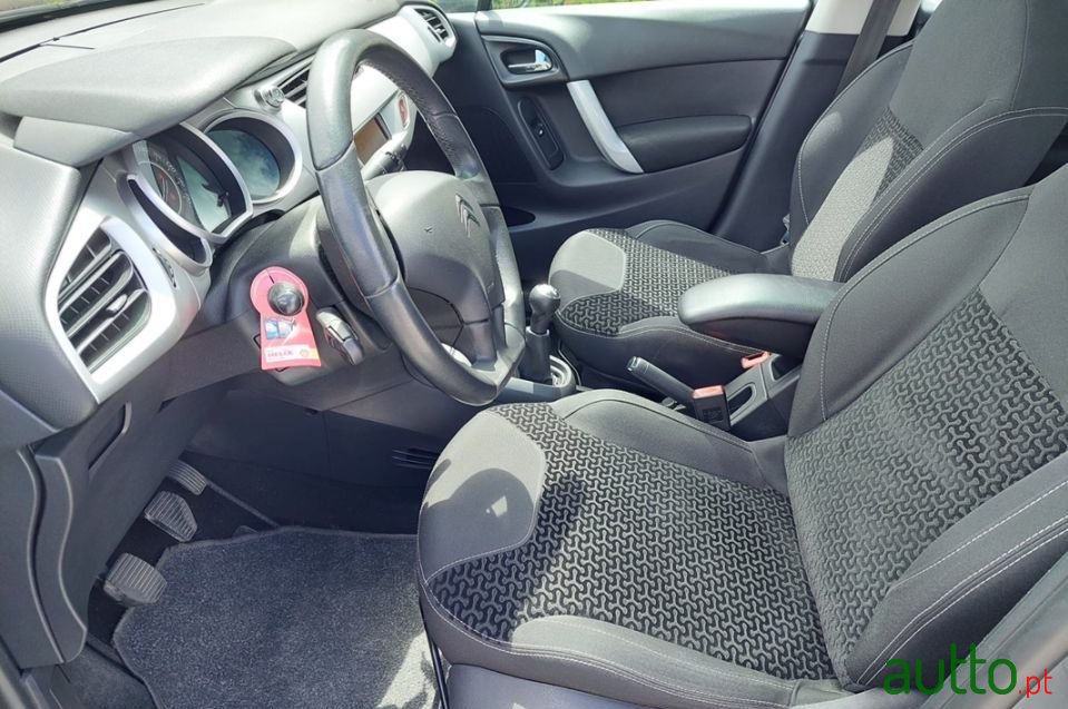 2010' Citroen C3 photo #2
