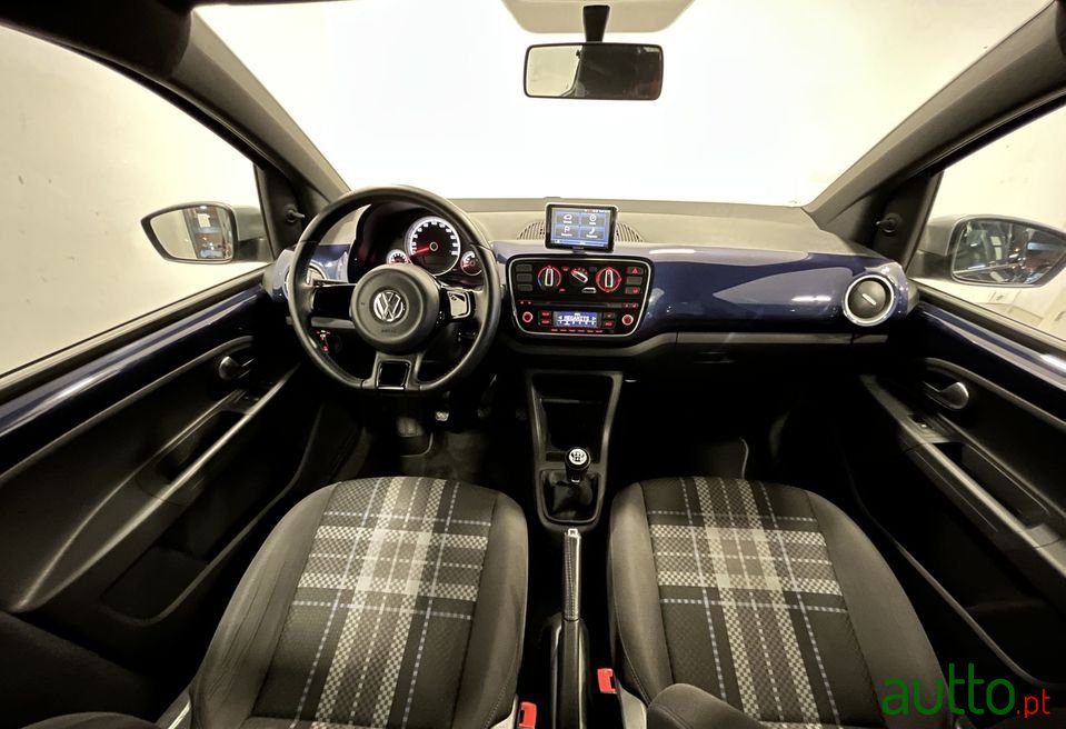 2015' Volkswagen Up photo #5