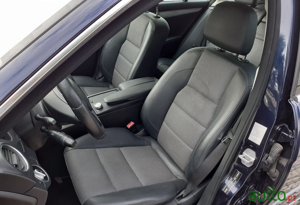 2011' Mercedes-Benz C-220 photo #5