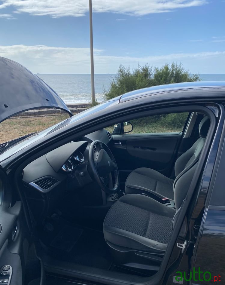 2006' Peugeot 207 1.4 Hdi Urban photo #4