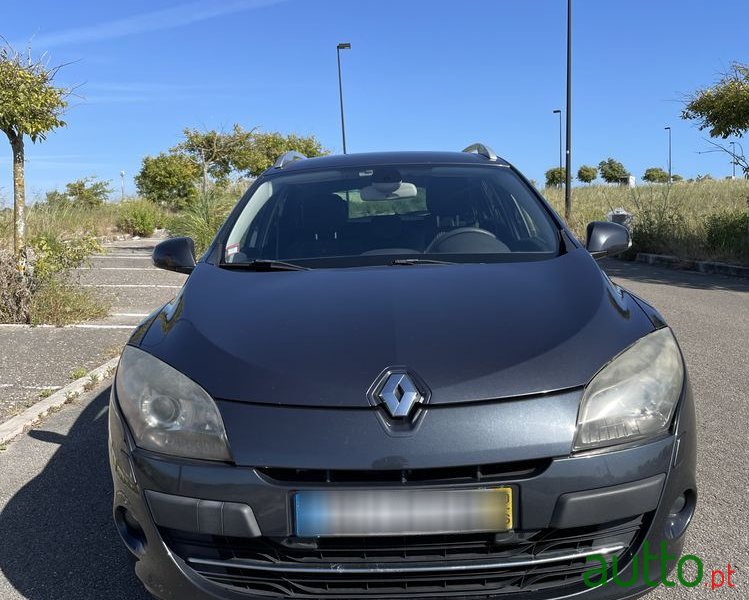 2010' Renault Mégane Sport Tourer photo #2