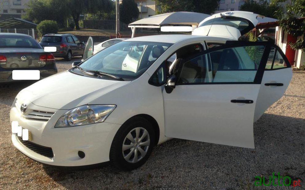 2012' Toyota Auris 1.4 D-4D Active photo #1