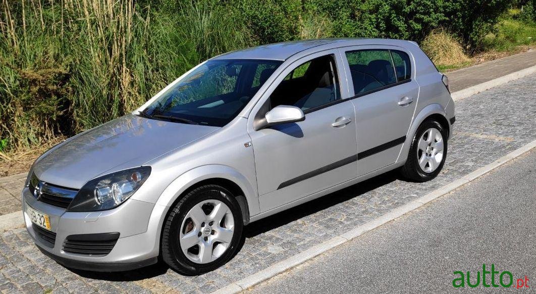 2005' Opel Astra photo #1