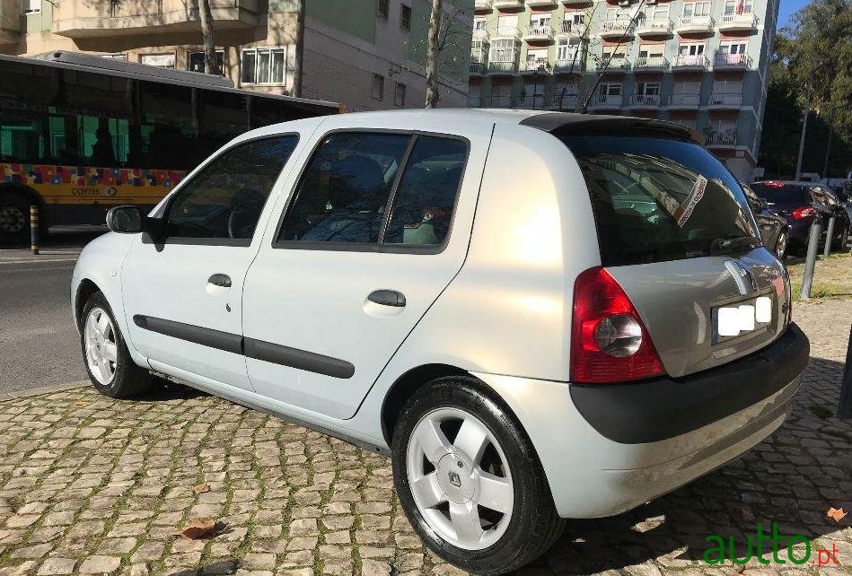 2003' Renault Clio photo #2