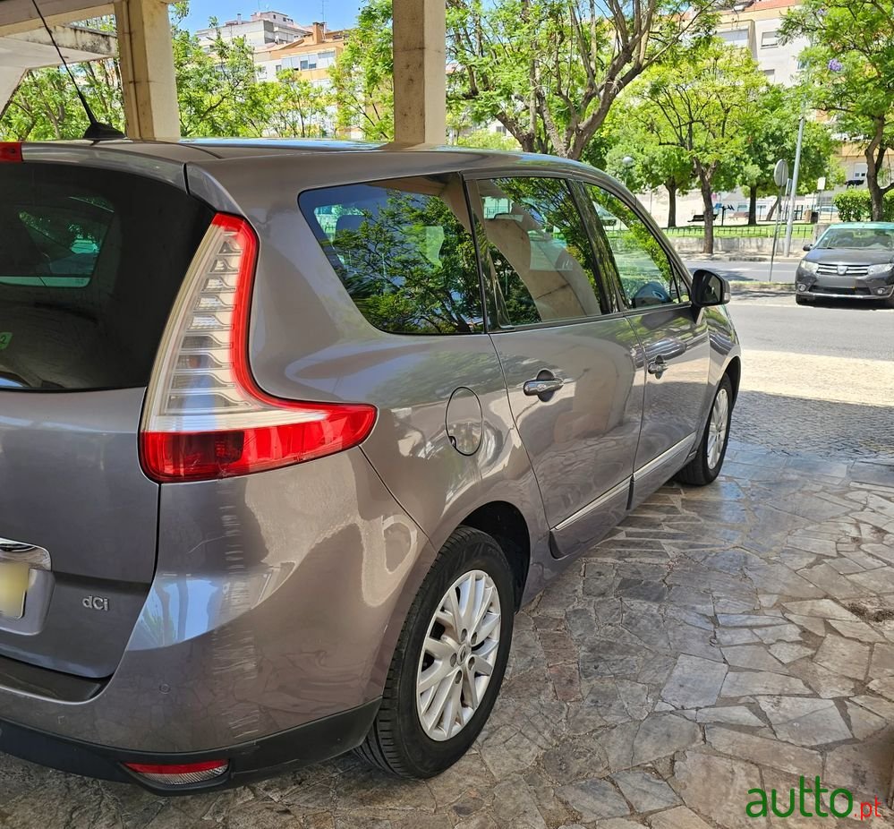 2012' Renault Grand Scenic 1.5 Dci Luxe 7L photo #4