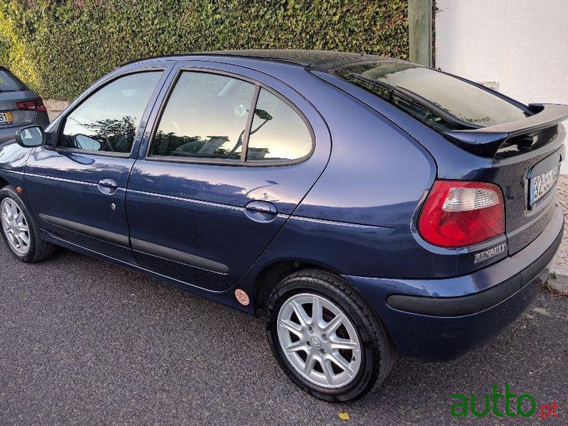 2002' Renault Megane photo #2