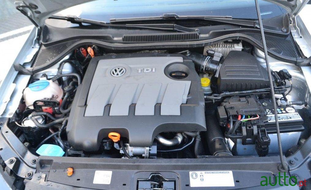2011' Volkswagen Polo 1.6 TDi Confortline BlueMotion photo #1