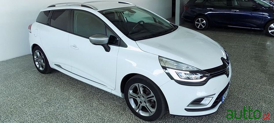 2017' Renault Clio Sport Tourer photo #1