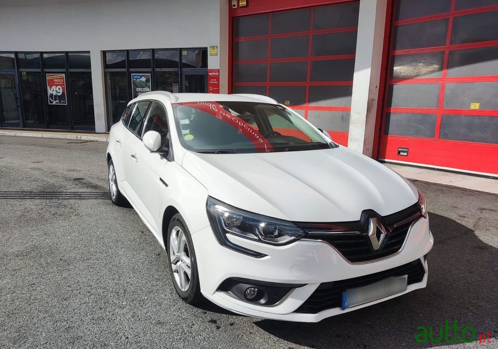 2020' Renault Mégane Sport Tourer photo #1