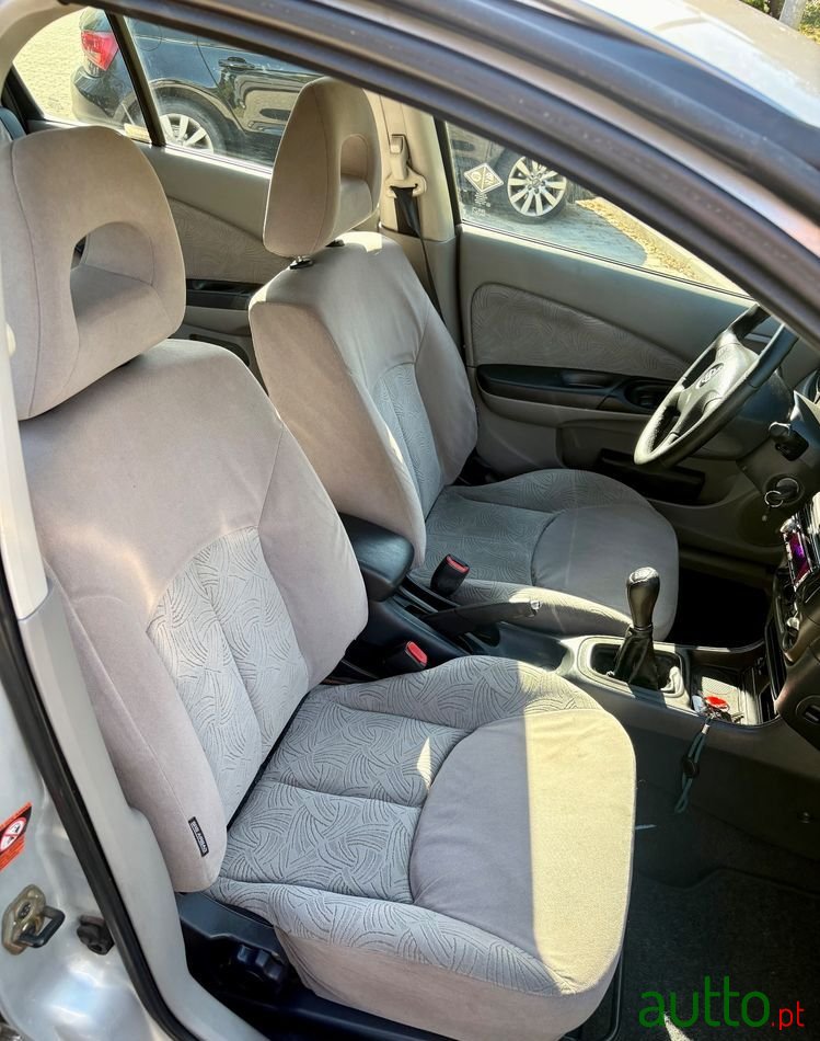 2001' Nissan Almera 1.5 Luxury photo #6