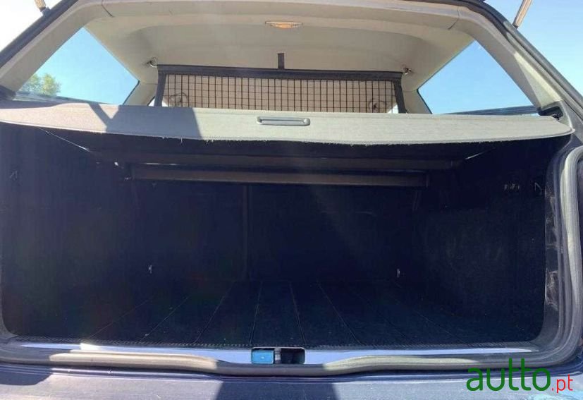 2001' Volkswagen Passat photo #4