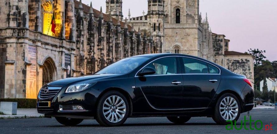 2010' Opel Insignia photo #2