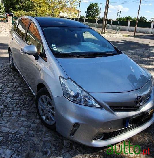 2014' Toyota Prius Plus photo #2