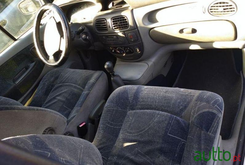 2000' Renault Scenic photo #2