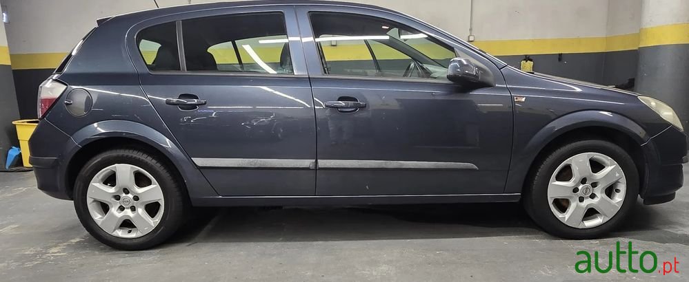 2006' Opel Astra photo #1