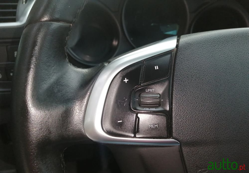 2015' Citroen C4 photo #6