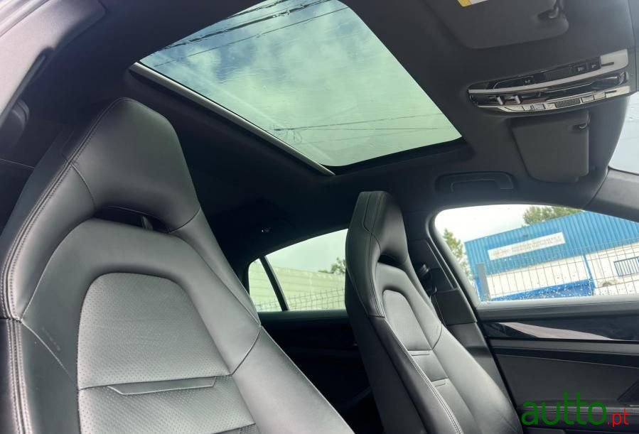 2019' Porsche Panamera 4 E-Hybrid photo #6