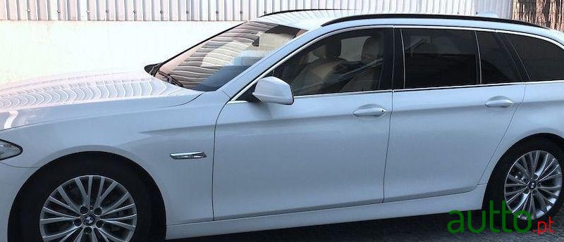 2012' BMW 520 Efficient Dynamics photo #1