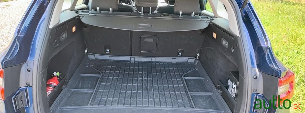 2017' Renault Talisman Sport Tourer photo #5