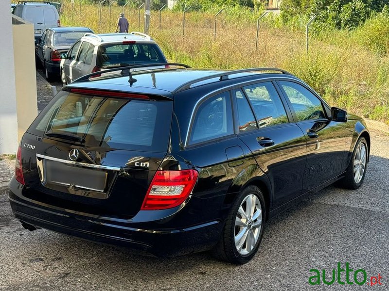 2012' Mercedes-Benz Classe C photo #3