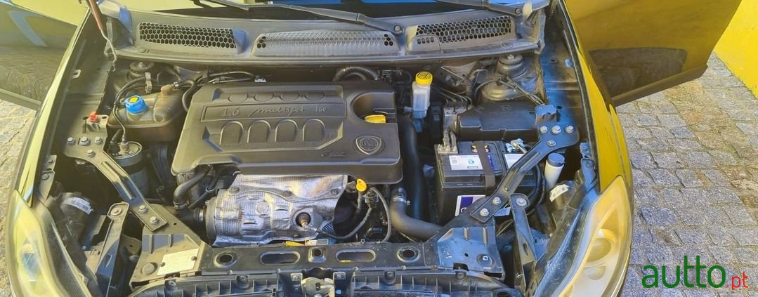 2010' Lancia Delta photo #2