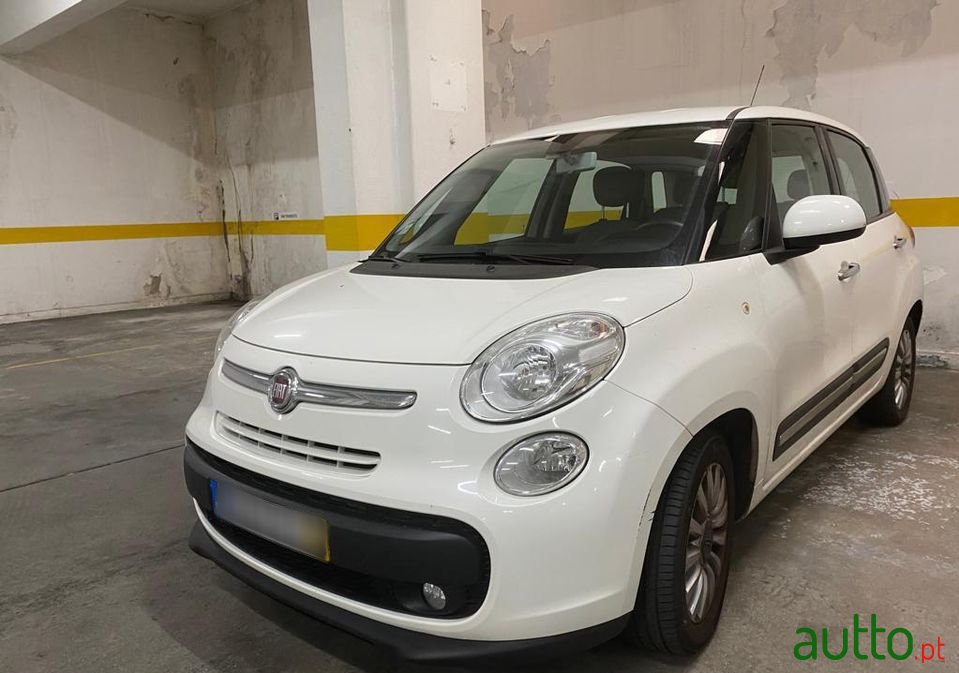 2013' Fiat 500L photo #1