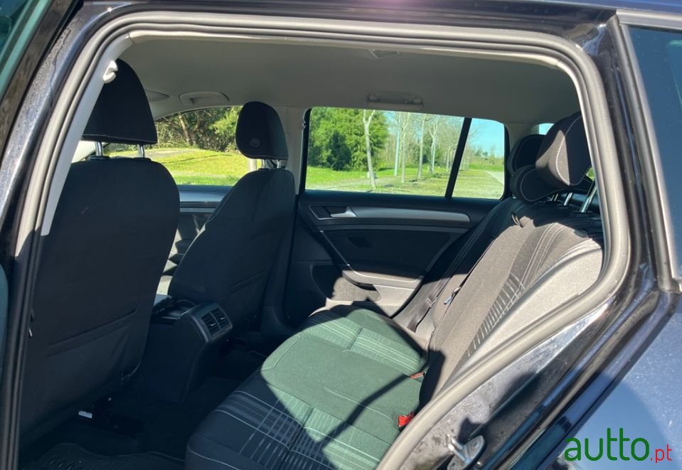 2016' Volkswagen Golf Variant photo #3