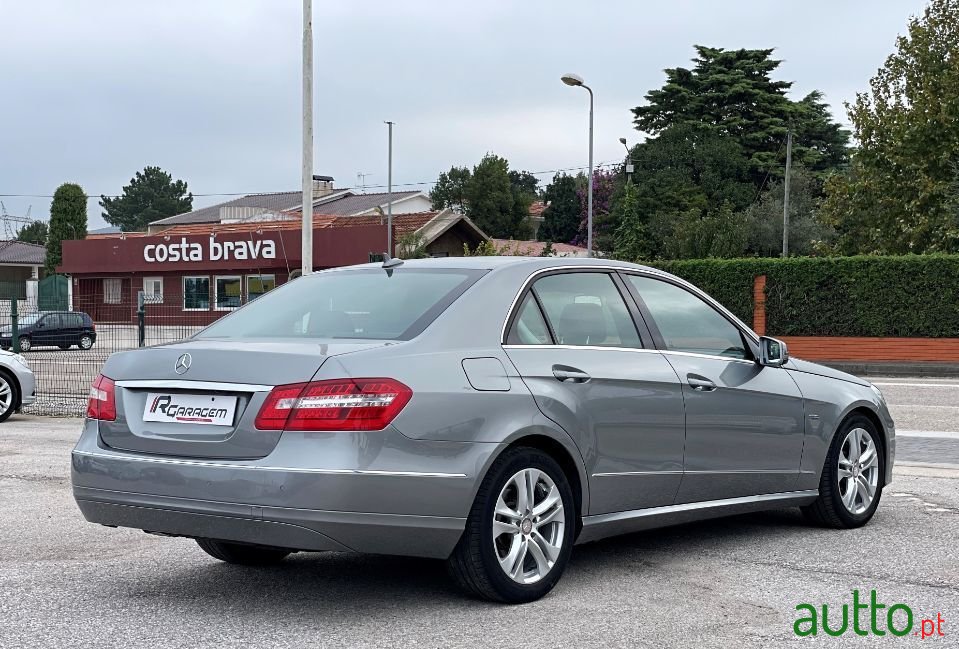 2009' Mercedes-Benz E-250 photo #4