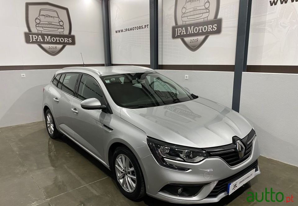 2017' Renault Megane Sport Tourer photo #1