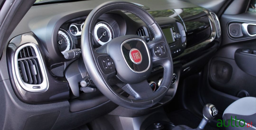 2017' Fiat 500L photo #5