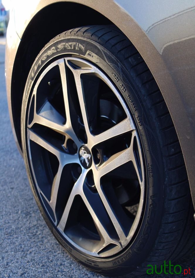 2014' Peugeot 308 photo #5