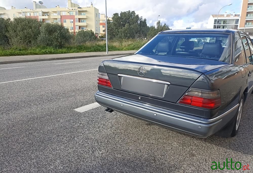 1991' Mercedes-Benz 300 D Turbo photo #3