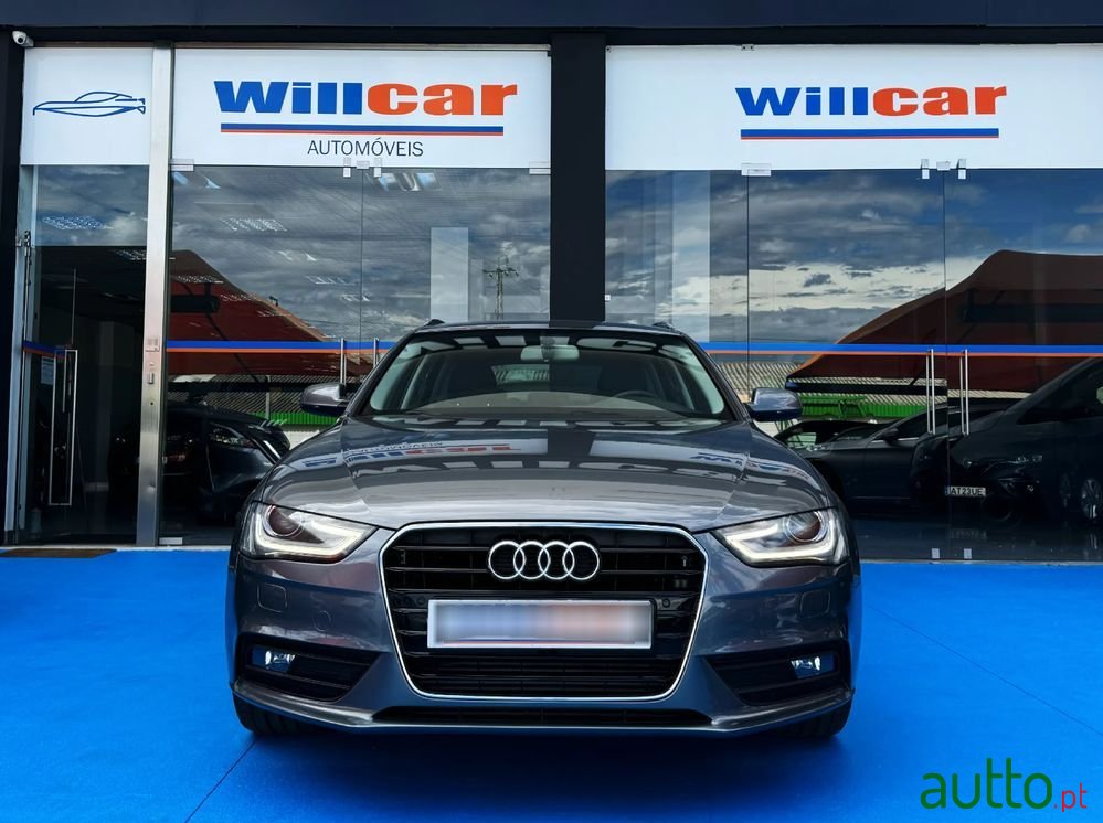 2013' Audi A4 Avant photo #2