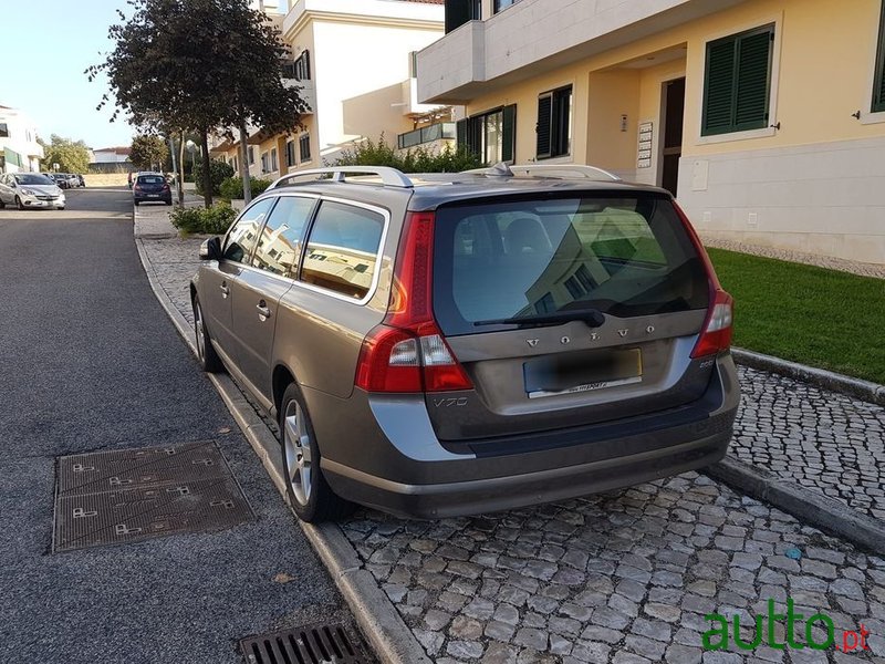 2009' Volvo V70 2.0 D Momentum photo #4