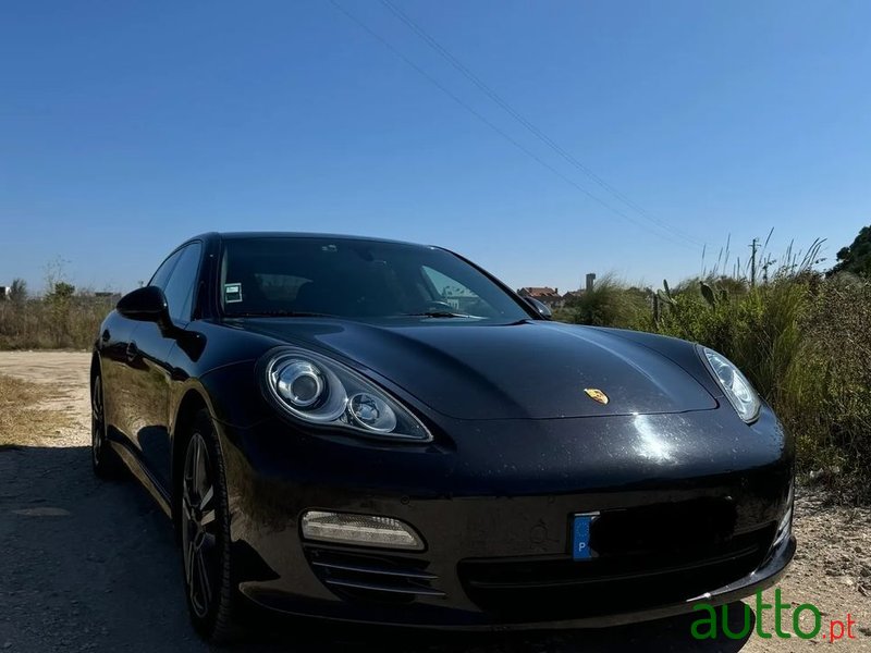 2011' Porsche Panamera Diesel photo #1