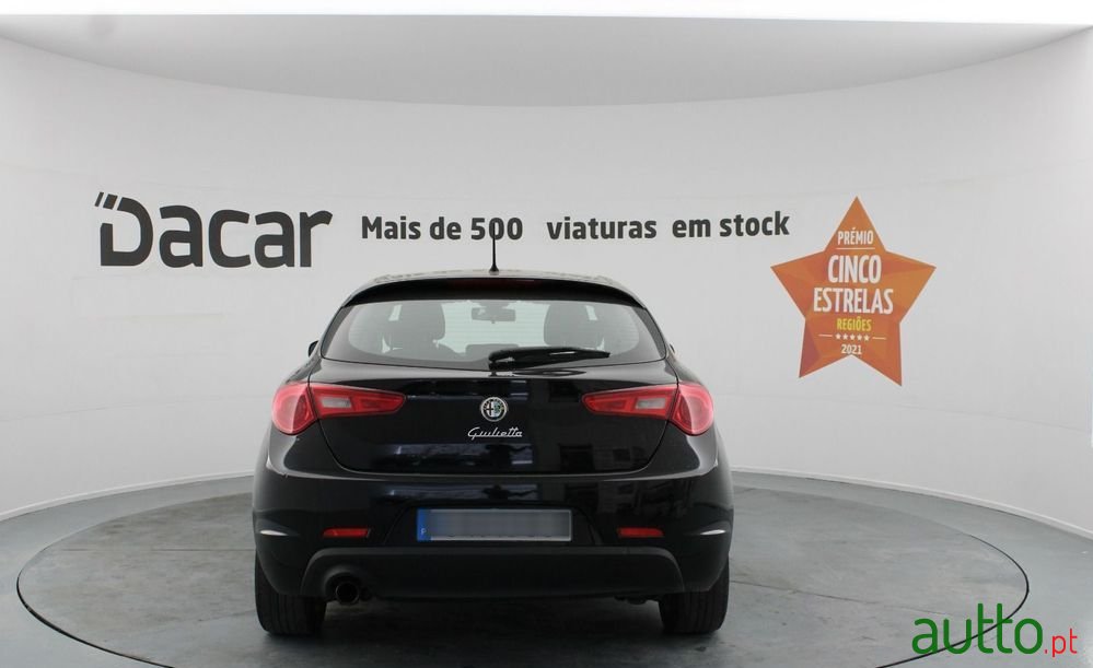 2011' Alfa Romeo Giulietta photo #6