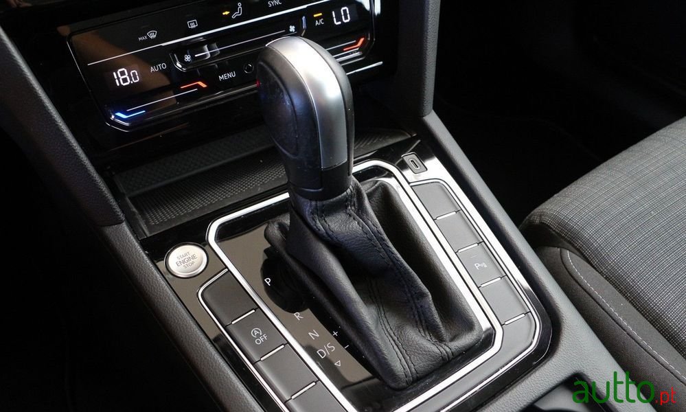 2021' Volkswagen Passat Variant photo #6